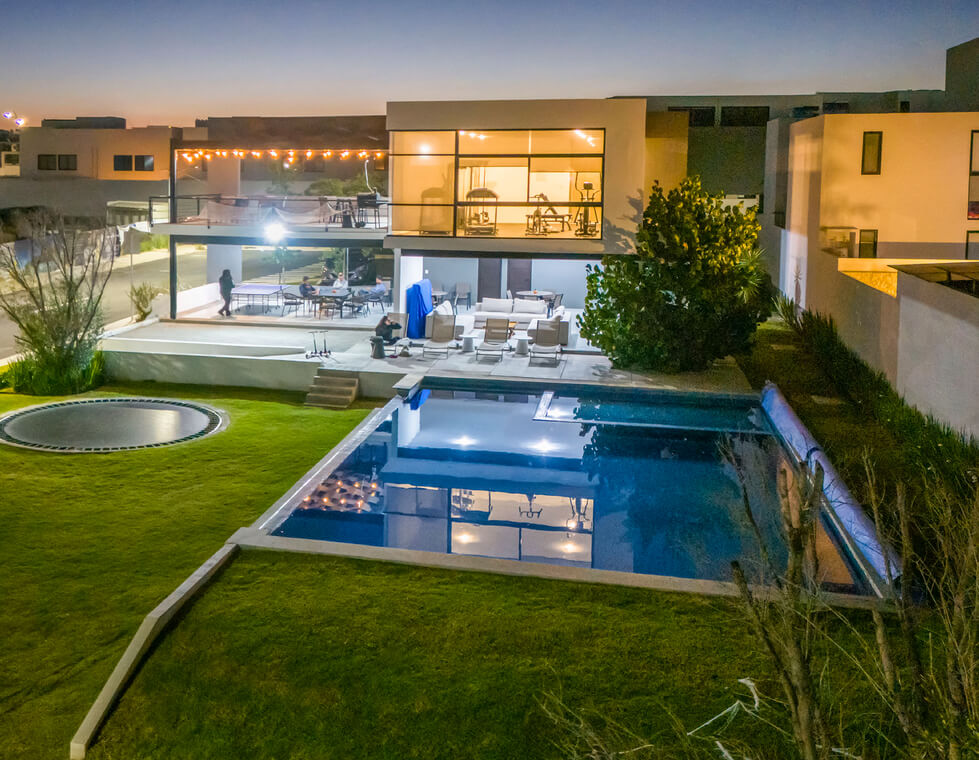 Casas en venta en Zakia Querétaro, Desarrollo residencial Kova,Modelos de casas Aria y Nessa,Amenidades exclusivas en Querétaro, Viviendas con rooftop y terraza, Pet-friendly residencial Querétaro, Gimnasio al aire libre en Kova, Kova Residencial en Zakia, Querétaro, ofrece casas modernas con modelos Aria y Nessa, adaptables a diversas necesidades. Cuenta con amenidades exclusivas como pet parks, lagos artificiales, ciclopista y gimnasio al aire libre, brindando un estilo de vida integral en el corazón del Querétaro moderno.