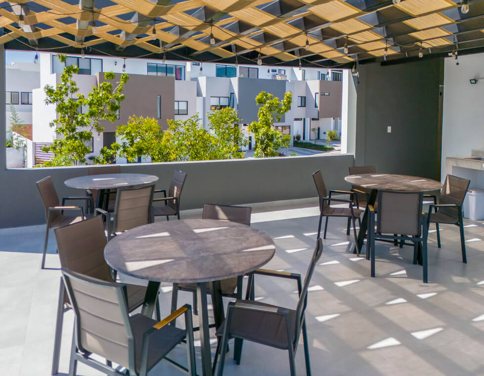 Casas en venta en Zakia Querétaro, Desarrollo residencial Kova,Modelos de casas Aria y Nessa,Amenidades exclusivas en Querétaro, Viviendas con rooftop y terraza, Pet-friendly residencial Querétaro, Gimnasio al aire libre en Kova, Kova Residencial en Zakia, Querétaro, ofrece casas modernas con modelos Aria y Nessa, adaptables a diversas necesidades. Cuenta con amenidades exclusivas como pet parks, lagos artificiales, ciclopista y gimnasio al aire libre, brindando un estilo de vida integral en el corazón del Querétaro moderno.